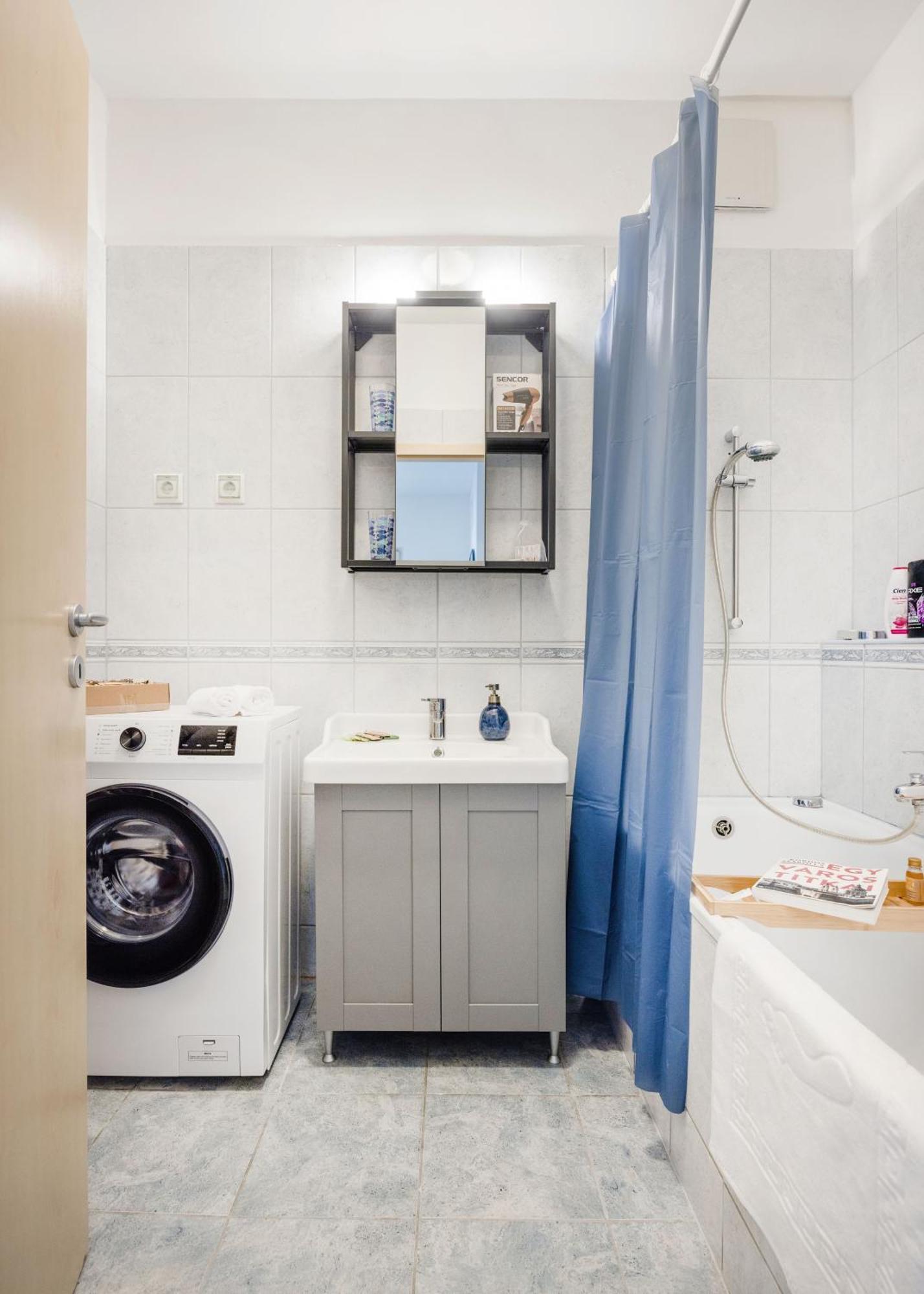 Modern Two-Bedroom Apartment With Free Parking Budapest Eksteriør bilde