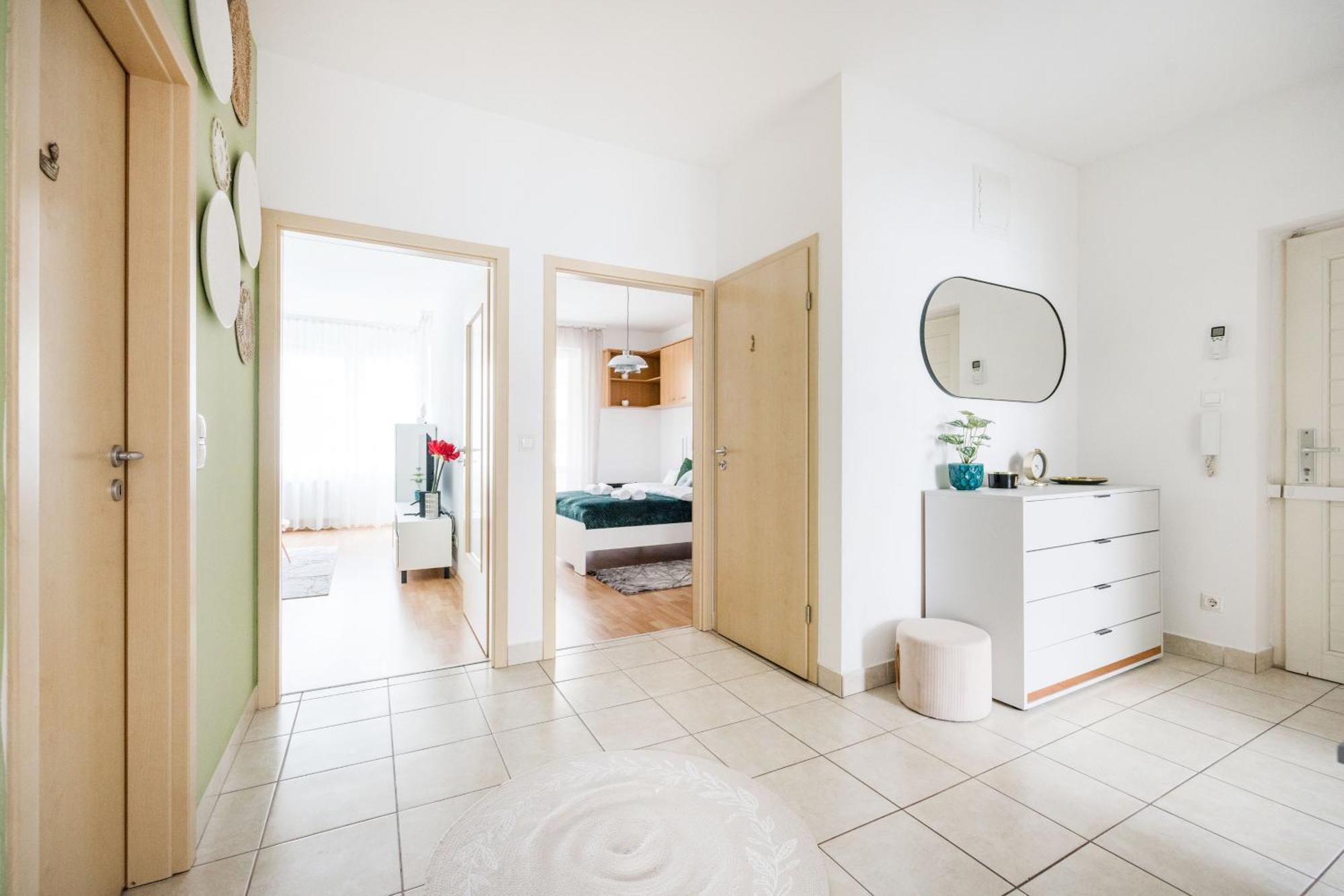 Modern Two-Bedroom Apartment With Free Parking Budapest Eksteriør bilde