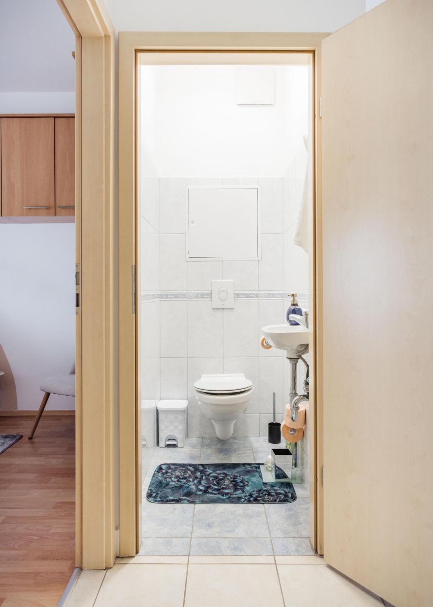 Modern Two-Bedroom Apartment With Free Parking Budapest Eksteriør bilde