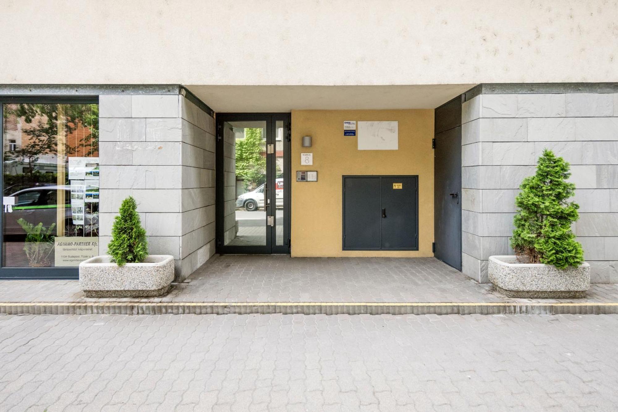 Modern Two-Bedroom Apartment With Free Parking Budapest Eksteriør bilde