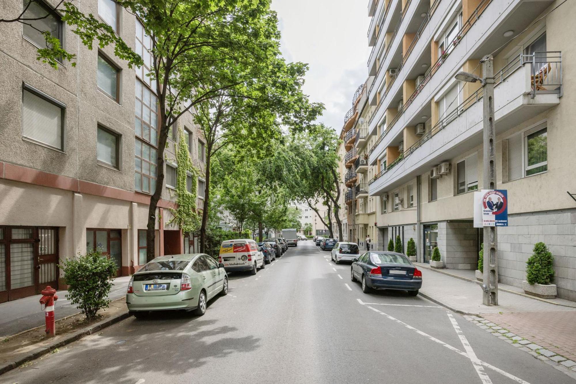 Modern Two-Bedroom Apartment With Free Parking Budapest Eksteriør bilde